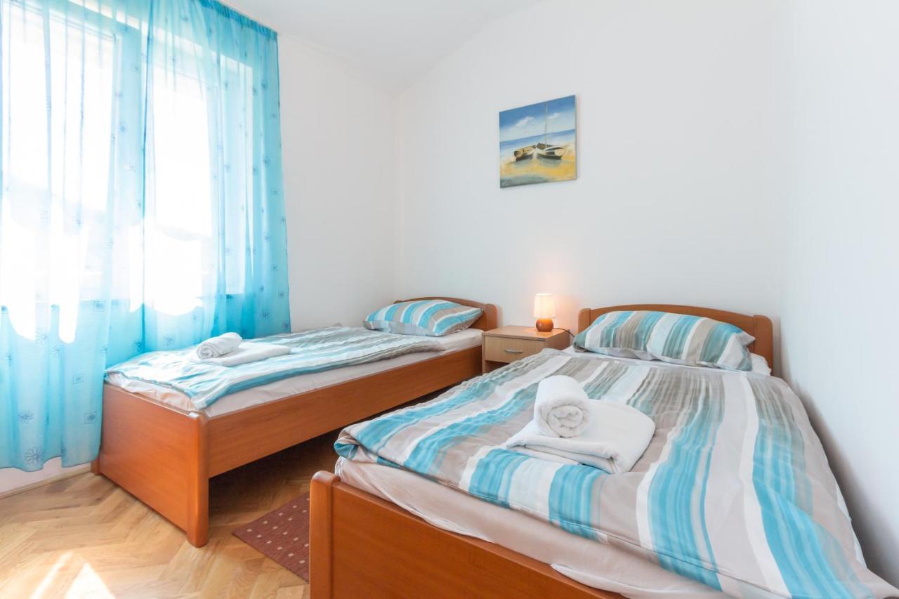 Apartments Ema & Mislav With Terrace Baška Kültér fotó