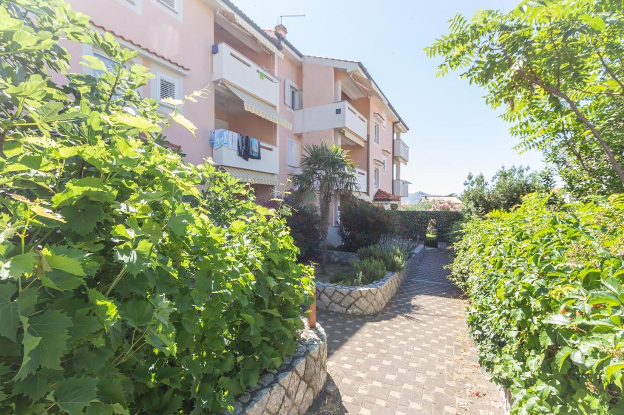 Apartments Ema & Mislav With Terrace Baška Kültér fotó