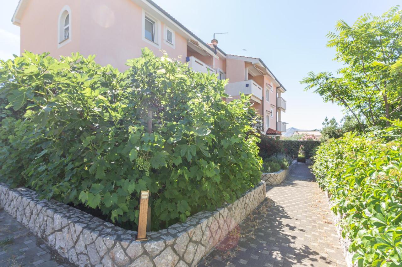 Apartments Ema & Mislav With Terrace Baška Kültér fotó