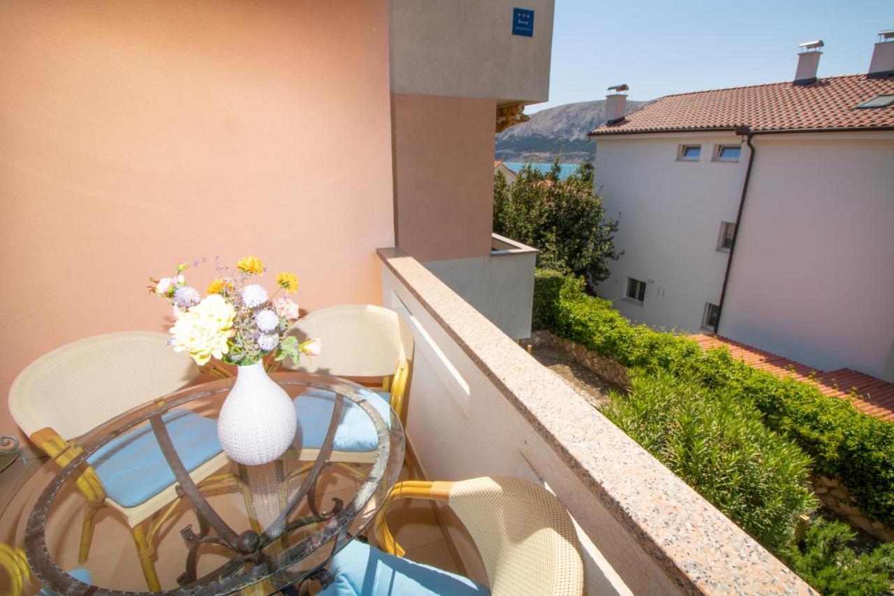 Apartments Ema & Mislav With Terrace Baška Kültér fotó